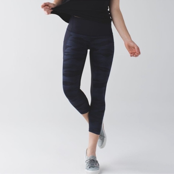 Lululemon Seek The Heat Crop-Size 4- Mini Coast Camo Deep Navy Black - Picture 2 of 8
